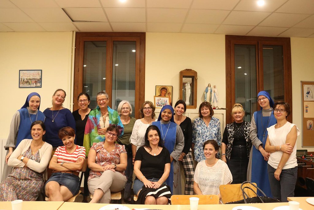Francia - Mujeres Adoradoras de la Parroquia de Luc y Cannet