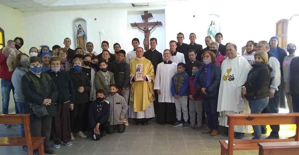 Argentina - Entronización de San José en la Parroquia N.S. de la Asunción en Los Juríes con los novicios