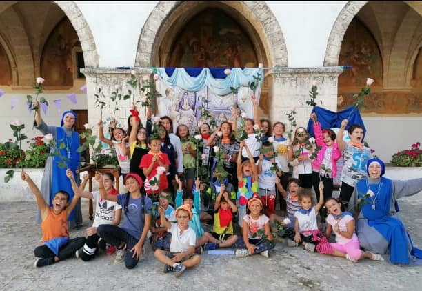 Italia - Campamento de verano y consagración a la Virgen en Conversano