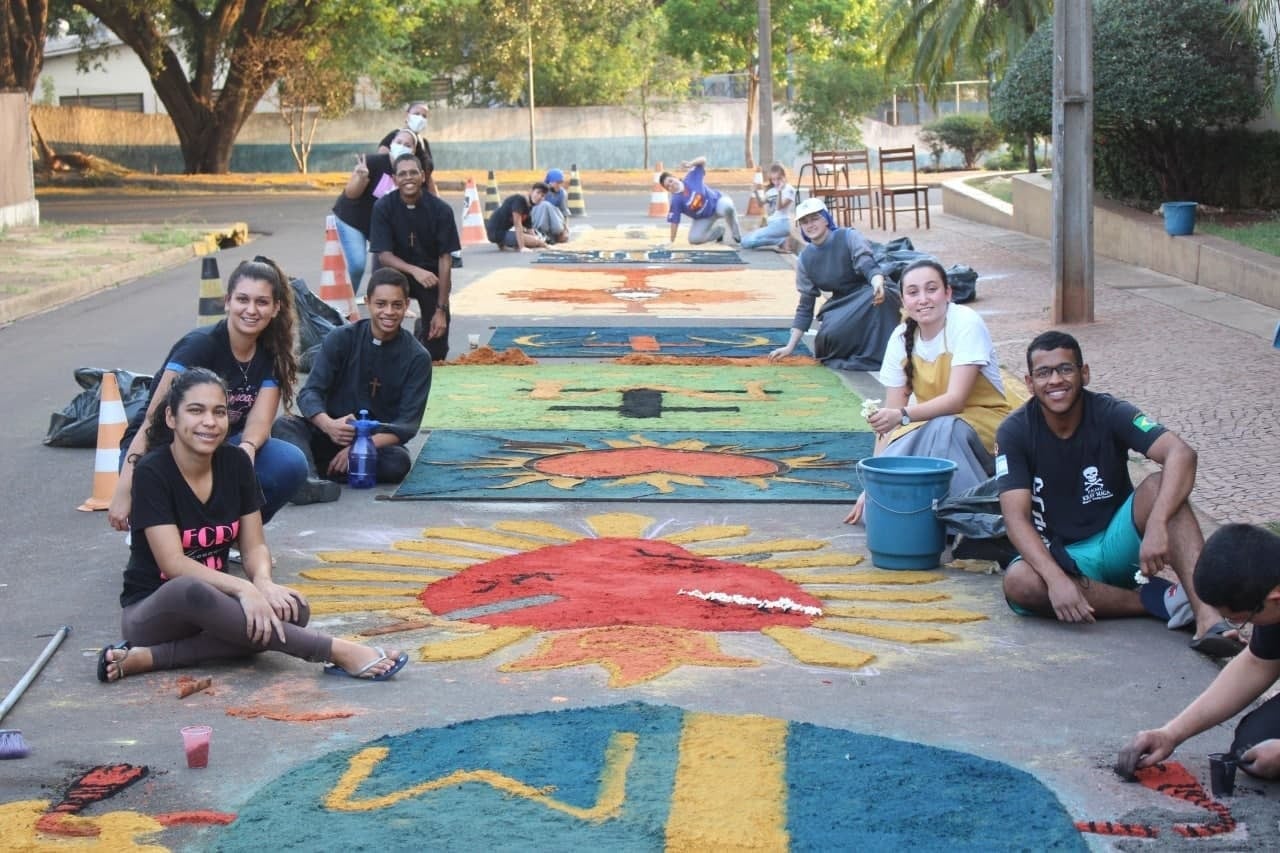 Brasil - Procesión Eucarística en la Parroquia de San Francisco de Asís durante la Santa Misión
