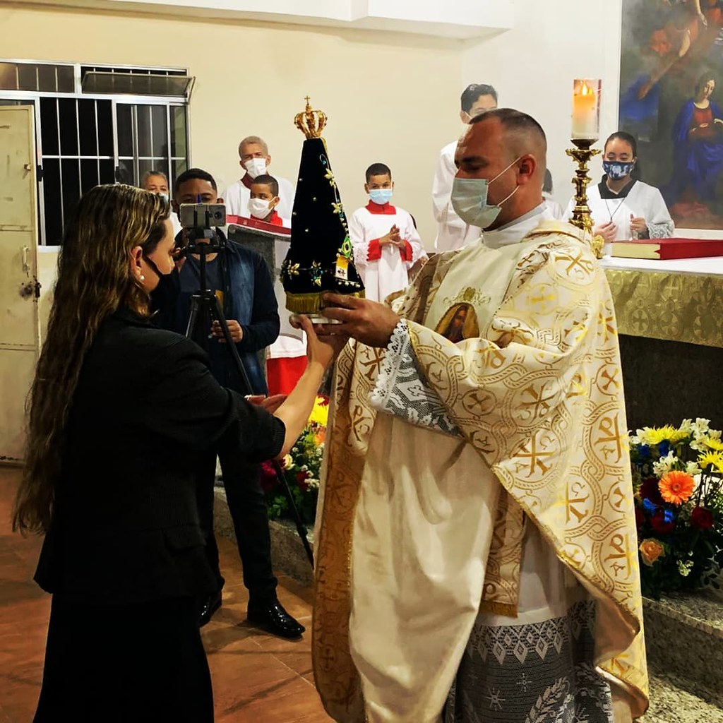 Brasil - Consagración a la Virgen de Aparecida en la Parroquia San Juan XXIII