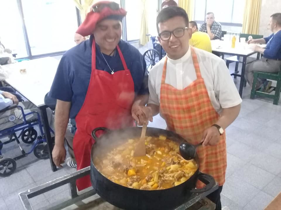 Argentina - Taller de cocina en el Hogar San Martín de Tours