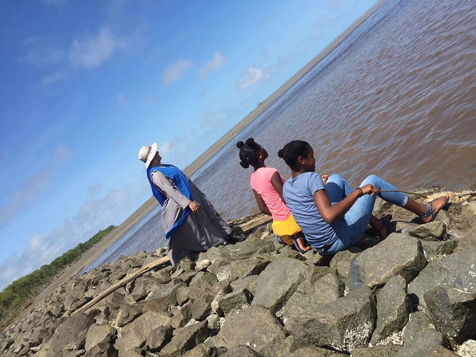 Suriname - Salida con las niñas del Hogar