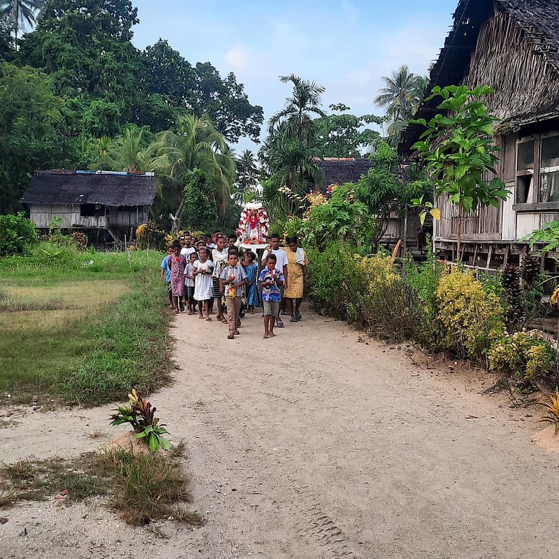 Papúa - Procesión con la Virgen de Luján