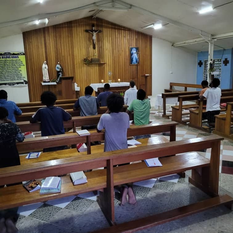 Papúa - Ejercicios Espirituales para varones