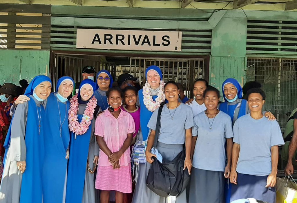 Papúa - Bienvenida de las misioneras