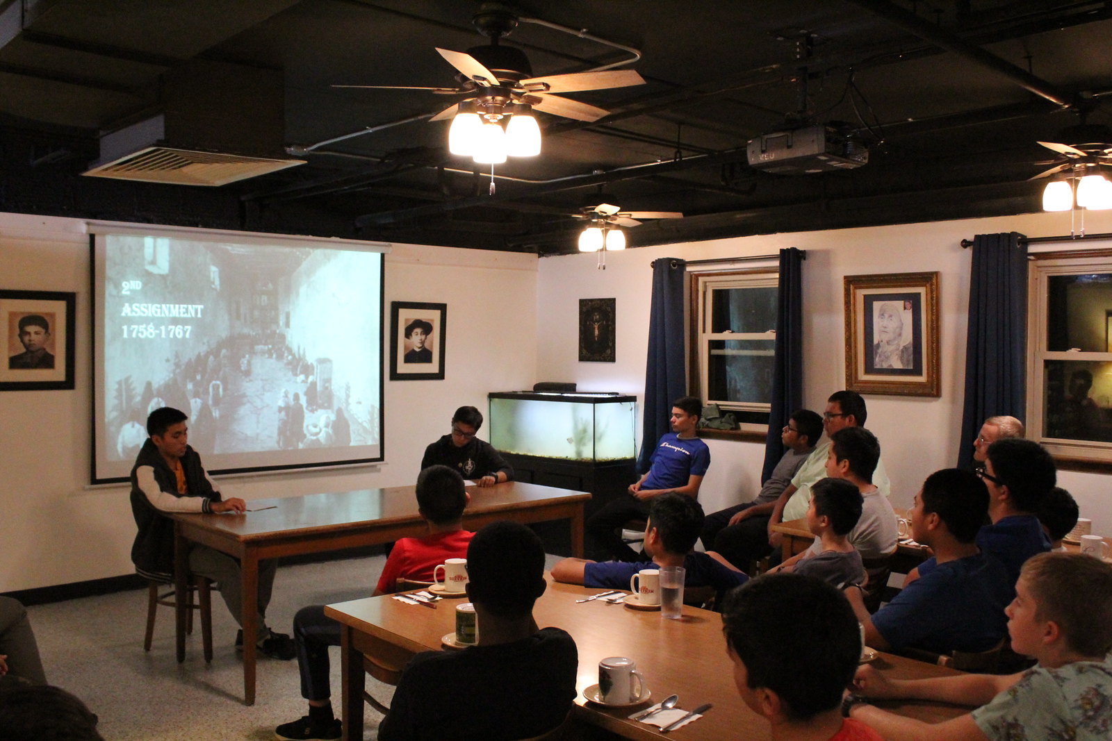 Estados Unidos - Mensual en el Seminario Menor acerca de San Junípero Serra