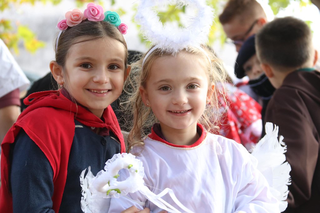 Francia - Fiesta de Todos los Santos en el Colegio Marcel Callo