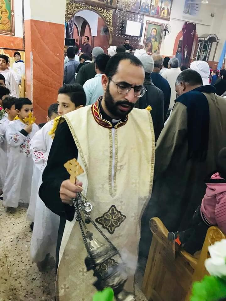 Egipto - Apostolado en a Iglesia Mar Jargis en Abu Jabal, Derout