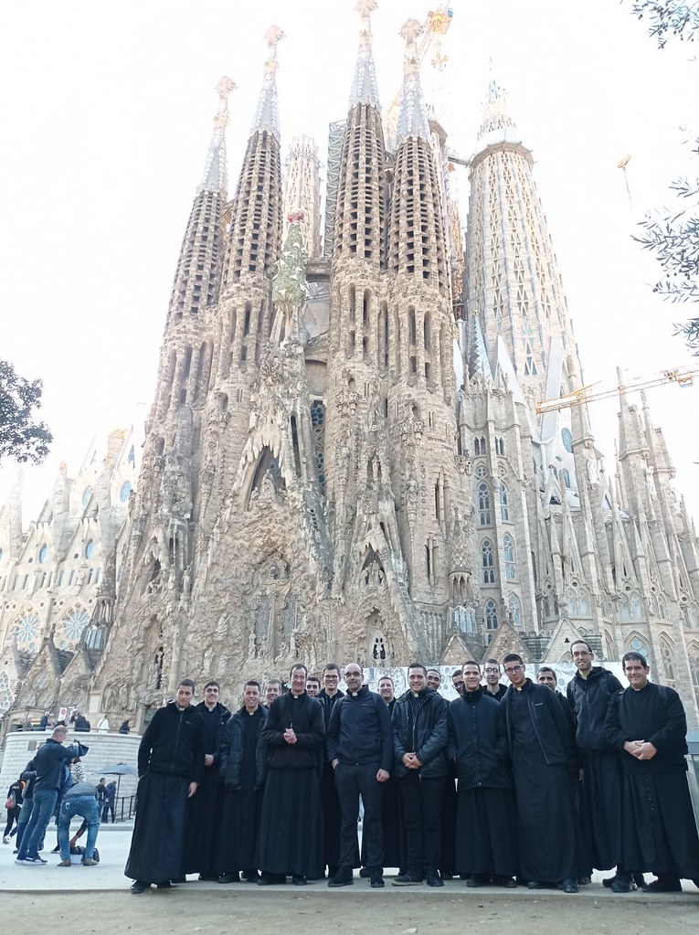 Italia - Visita del Seminario Mayor a la Basílica de la Sagrada Familia en España