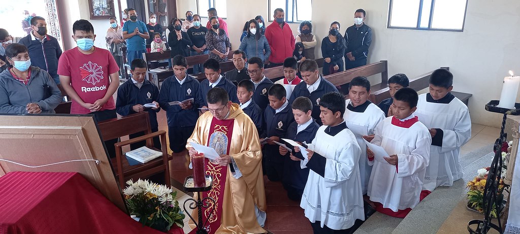 Ecuador - Consagración al Sagrado Corazón en el Seminario Menor