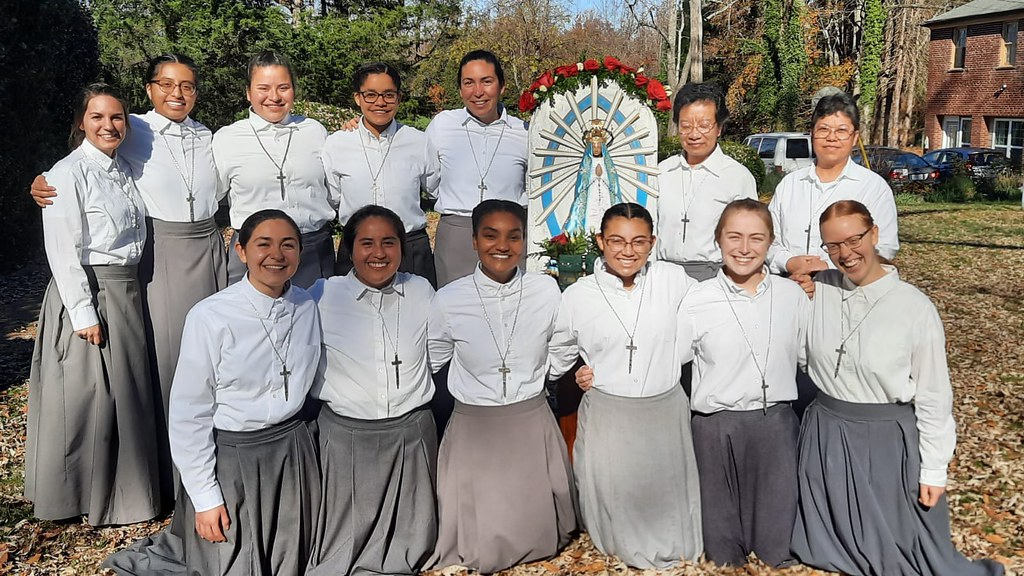 Estados Unidos - Cambio de nombre de 13 novicias