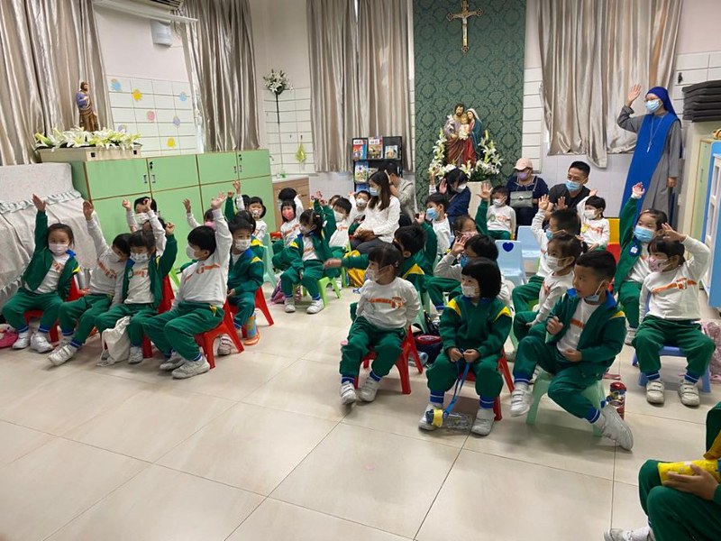 Macau - Apostolado con los niños de la escuela