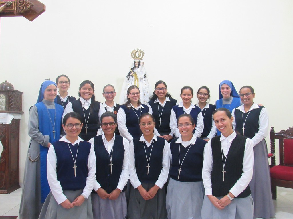 Ecuador - Recepción de la Cruz de Matará de 5 novicias