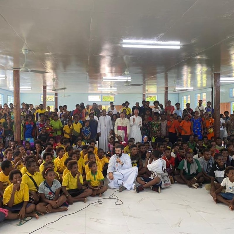 Papúa - Inauguración del edificio parroquial para la Orquesta