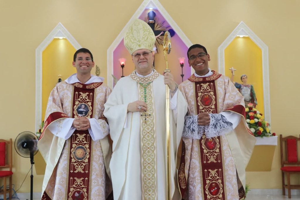 Brasil - Ordenación sacerdotal de los Padres Juran Ruan y Matheus Mendes