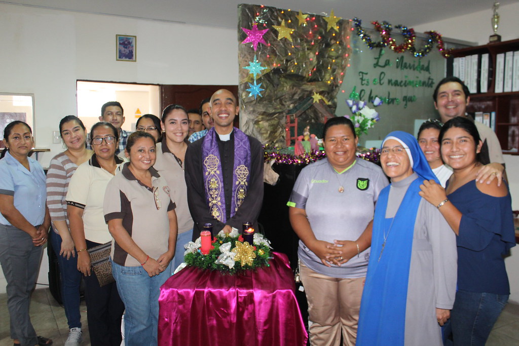 Ecuador - Inicio del Adviento en la Escuela San Pío de Pietrelcina