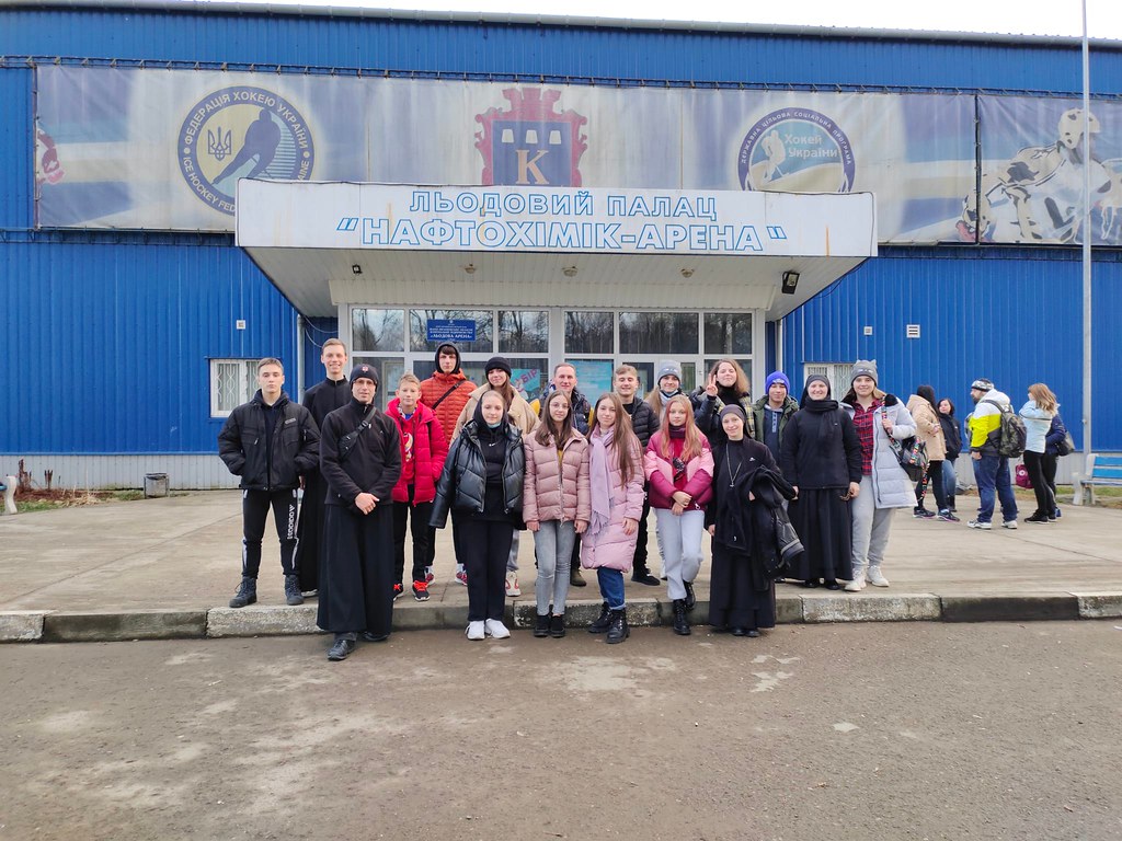 Ucrania - Salida con los jóvenes a patinar en hielo
