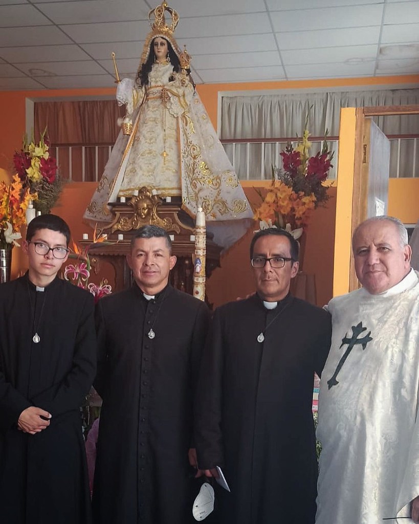 Perú - Consagración a María de 3 novicios en el Santuario de la Virgen de Chapi