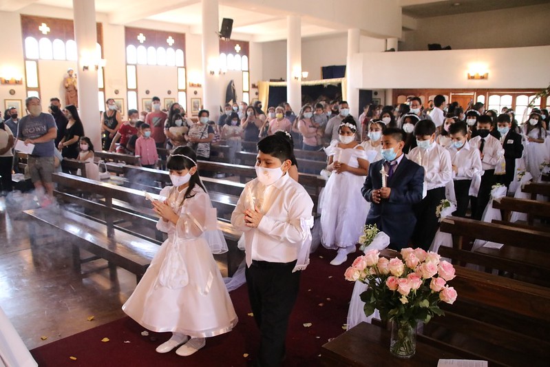 Chile - Primeras Comuniones en la Parroquia Jesús el Buen Pastor