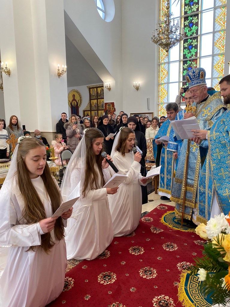 Ucrania - Toma de hábito de tres novicias