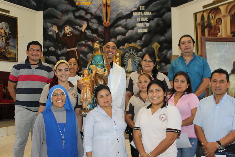 Ecuador - Consagración a San José en la Escuela San Pío de Pietrelcina