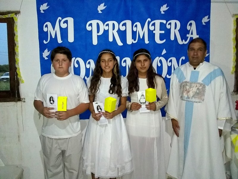 Argentina - Primeras Comuniones en la Capilla San Roque en Los Juríes