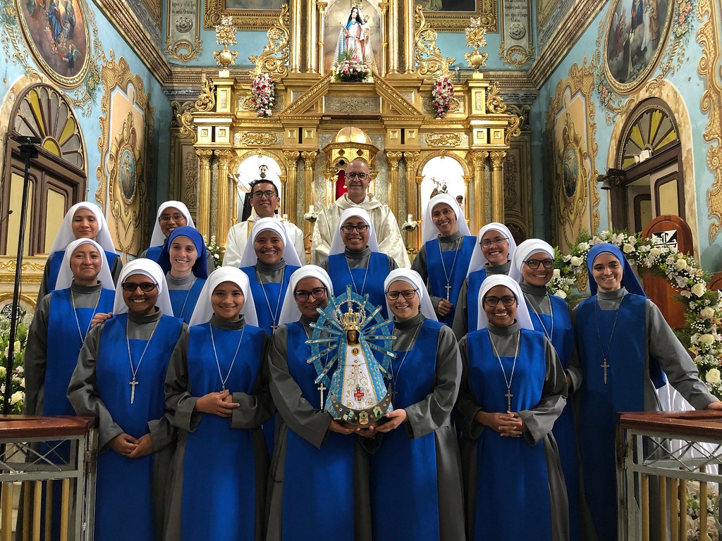 Ecuador - Tóma de Hábito de 13 novicias