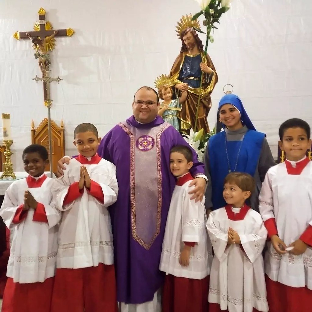 Brasil - Nuevos monaguillos y bendición de la imagen de San José en la Parroquia San José de Anchieta