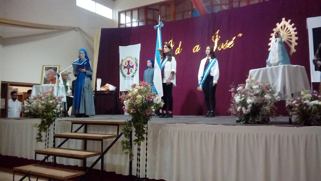 Argentina - Misa y Acto de egresados en el Instituto Isabel La Católica