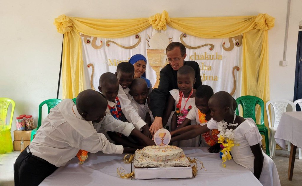 Tanzania - 81 Primeras Comuniones - Solemnidad de la Inmaculada Concepción