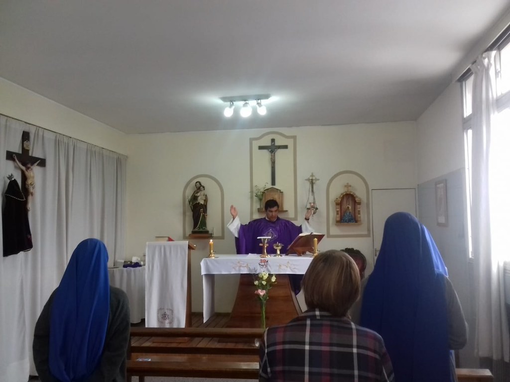 Argentina - Primera Misa del Padre Reyes en la comunidad del hospital