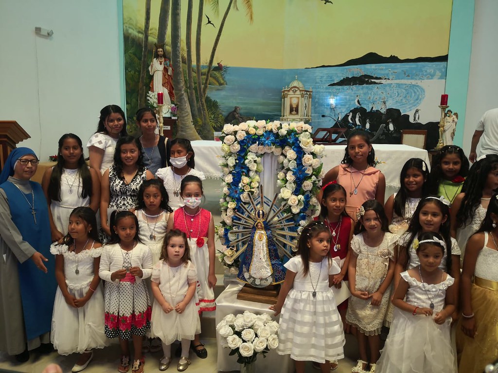 Ecuador - Consagración a la Virgen de las Hijas de María