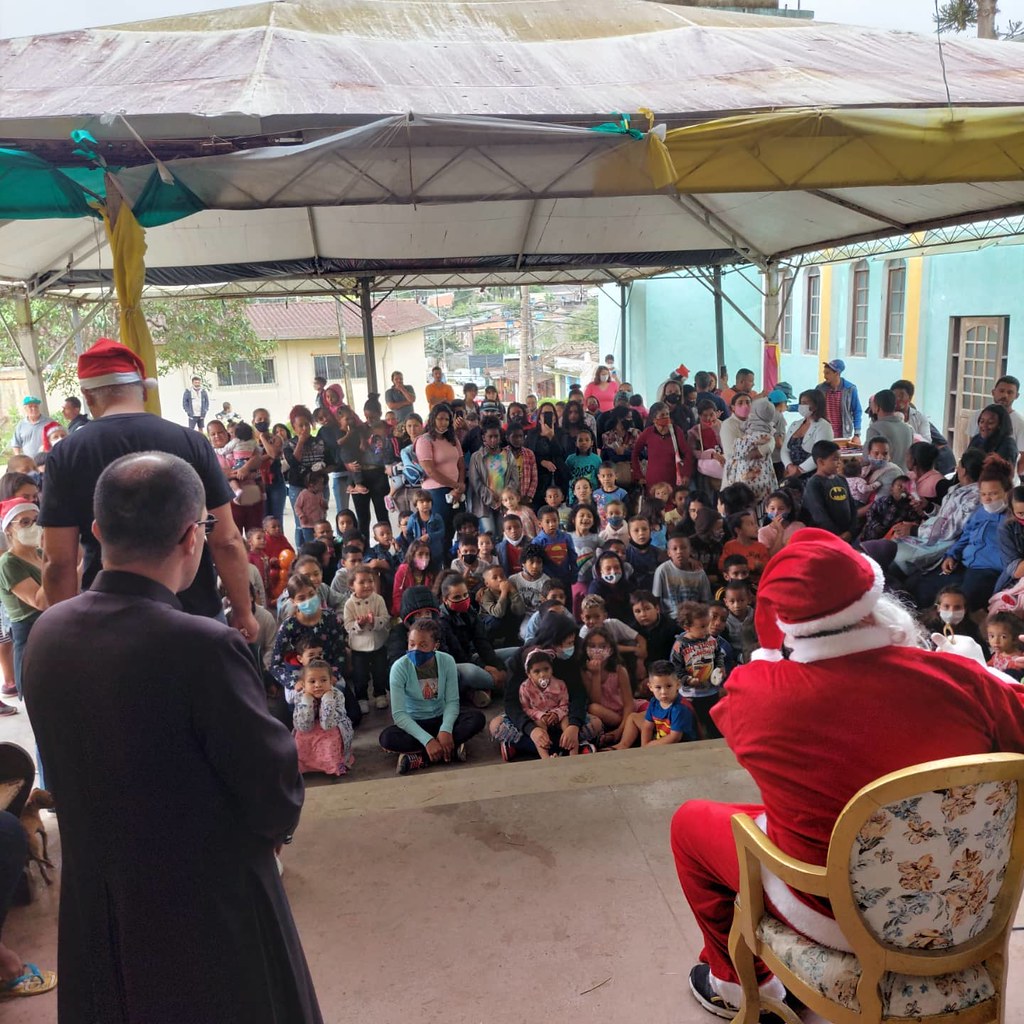 Brasil - Navidad para los niños necesitados en la Parroquia Divino Espírito Santo
