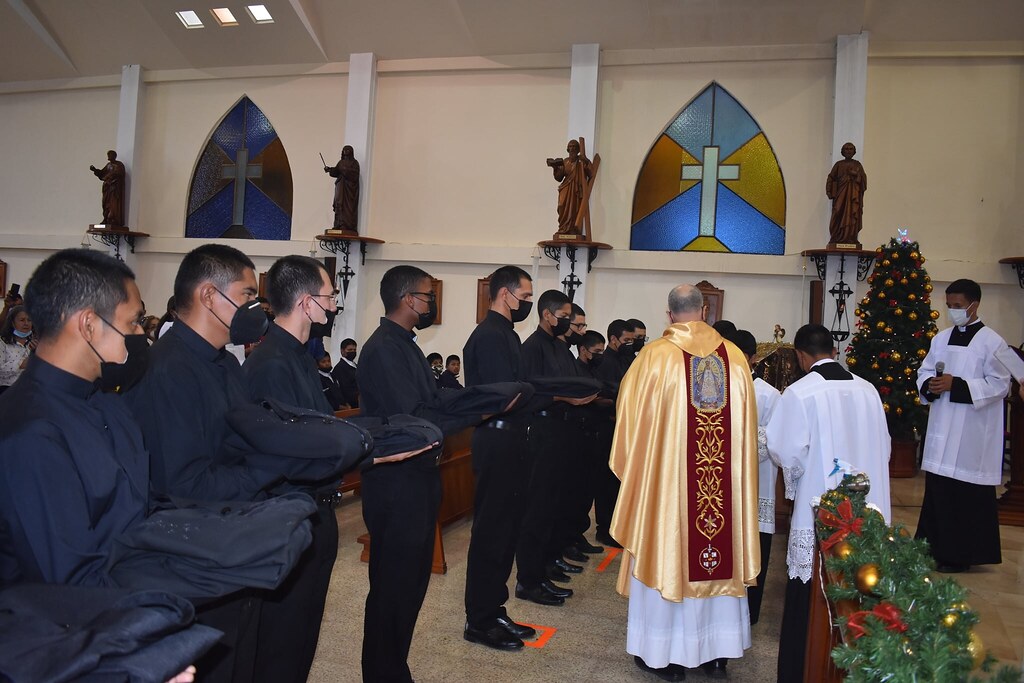 Ecuador - Imposición de sotana de 11 novicios