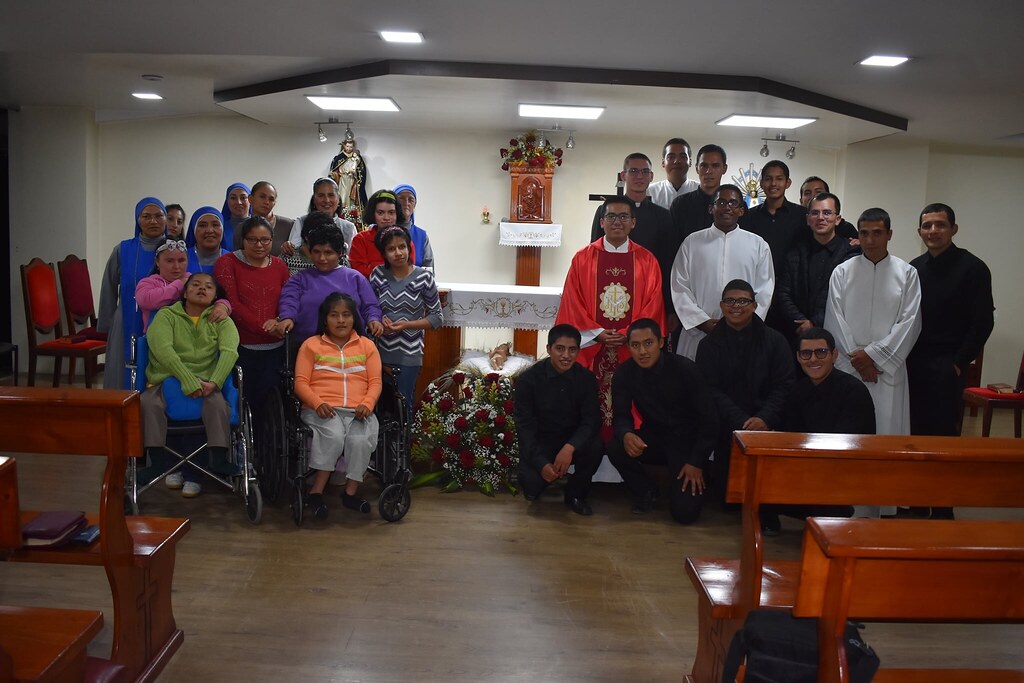 Ecuador - Visita de los novicios al Hogar San Camilo de Lellis