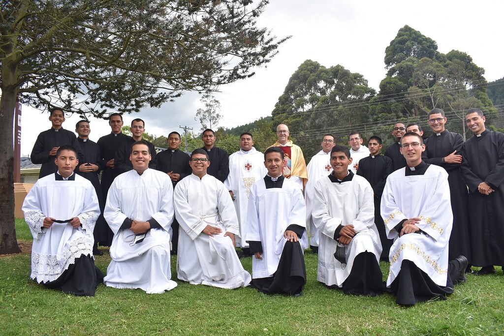 Ecuador - Imposición de sotana de 11 novicios