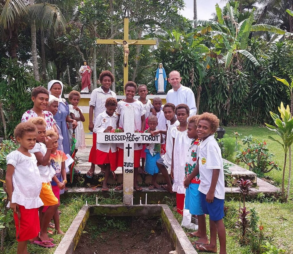 Papúa - Peregrinación al Beato Peter To Rot