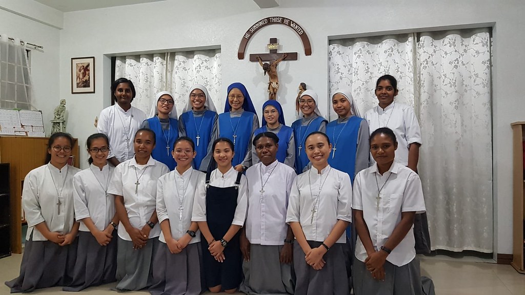 Filipinas - Llegada de las postulantes de Papúa al Noviciado