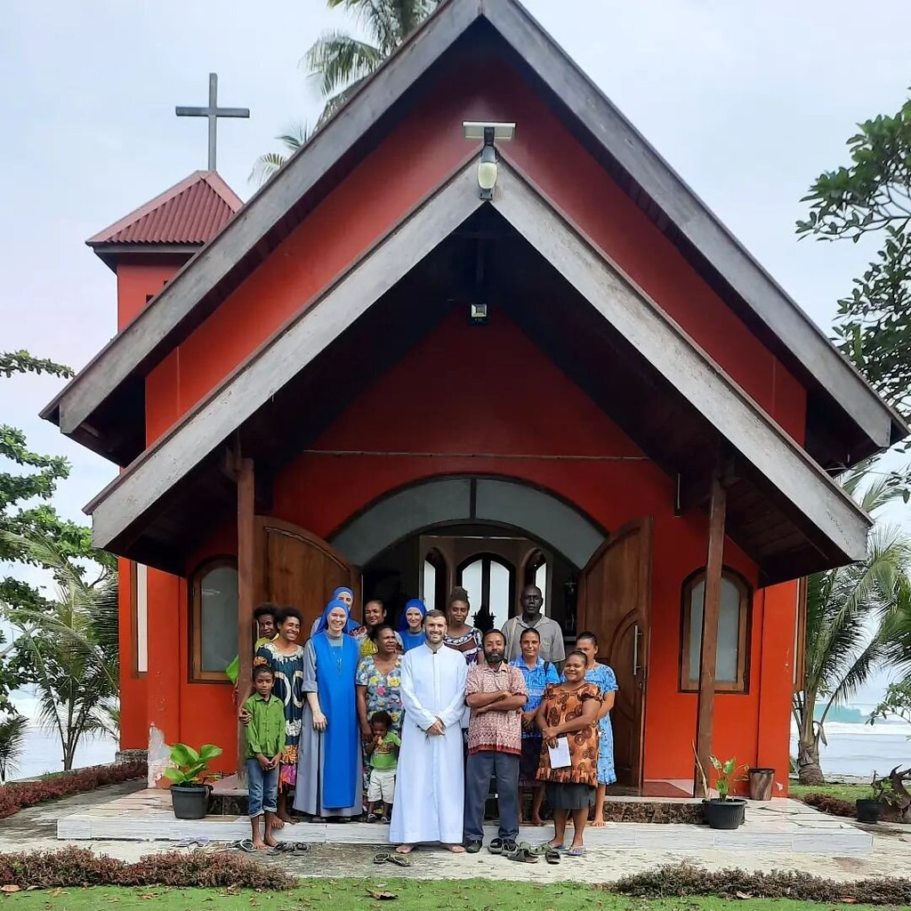 Papúa - Santa Misa con los empleados de la Escuela Santísima Trinidad