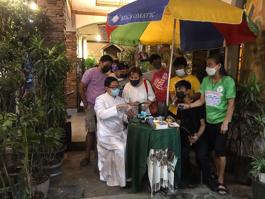 Filipinas - Apostolado de Lectio Divina en la Parroquia Virgen de Luján