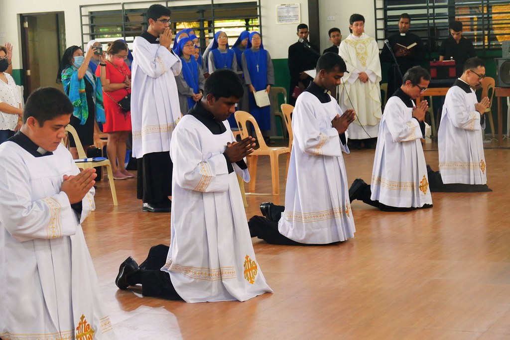 Filipinas - Profesión de Votos Perpetuos de 5 seminaristas