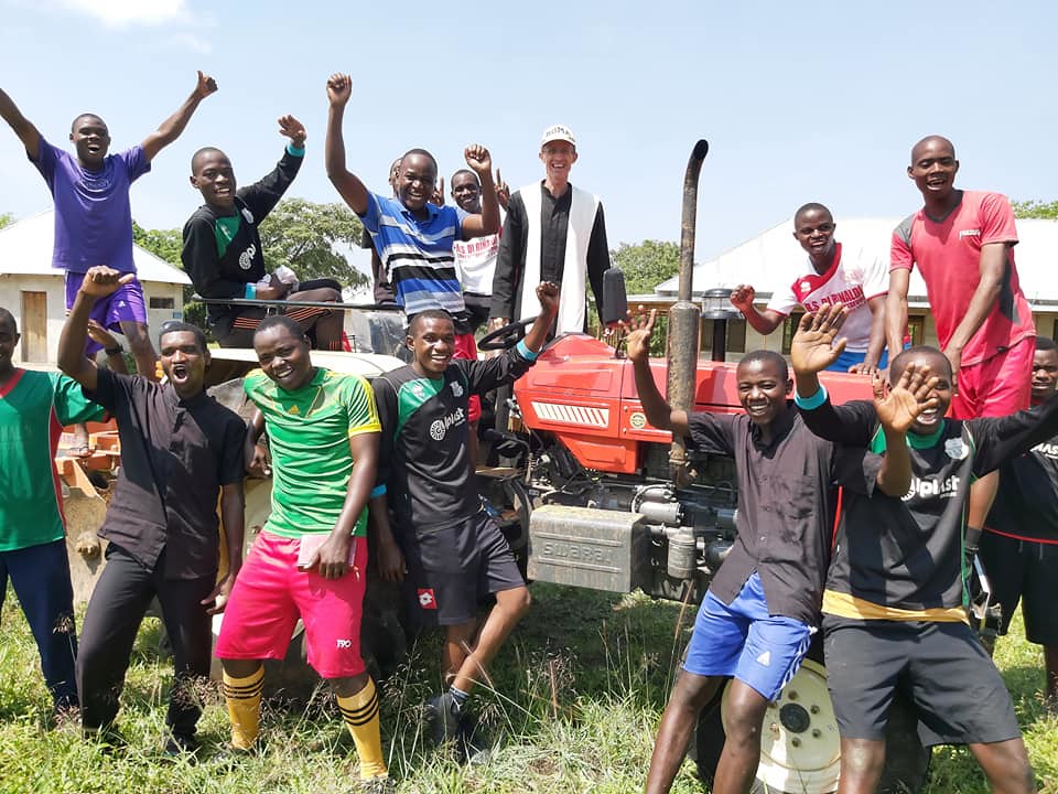 Tanzania - Nuevo tractor para la misión