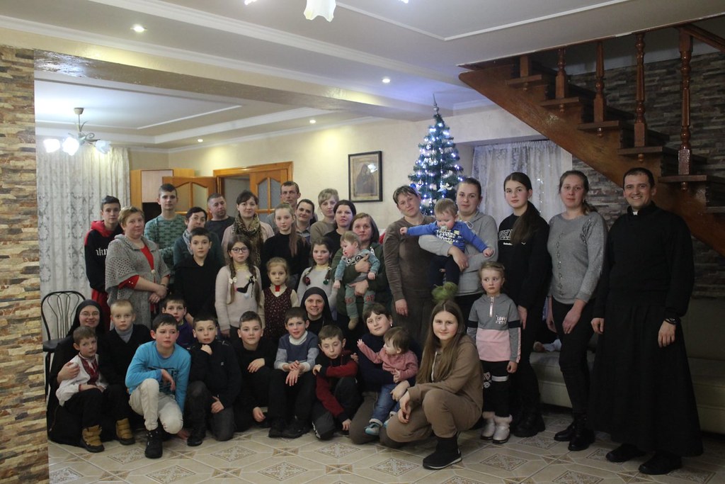 Ucrania - Apostolado "El Rosario Une" con las familias de la Parroquia