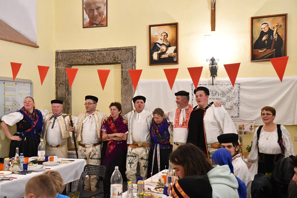 Italia - Fiesta de los Santos Cirilo y Metodio en el Seminario Mayor con familias eslovacas