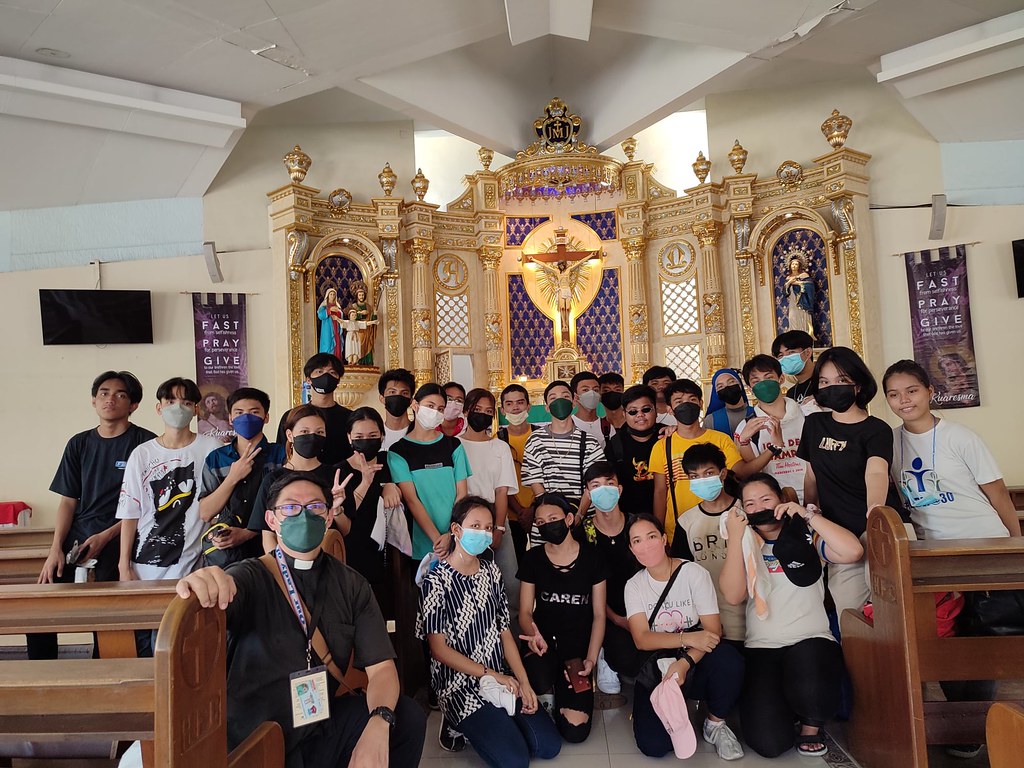 Filipinas - Peregrinación por las iglesias de la Diócesis con los jóvenes