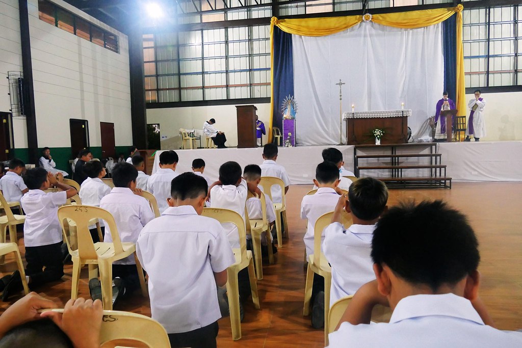 Filipinas - Primera Comunión de 90 niños