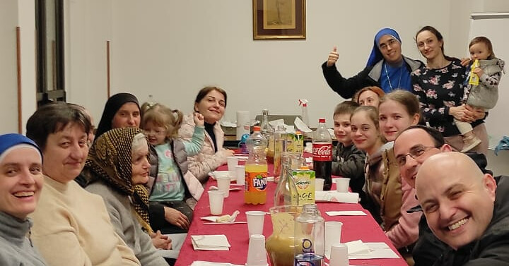 Italia - Bienvenida a las familias de Ucrania llegaron a nuestra parroquia en Turín