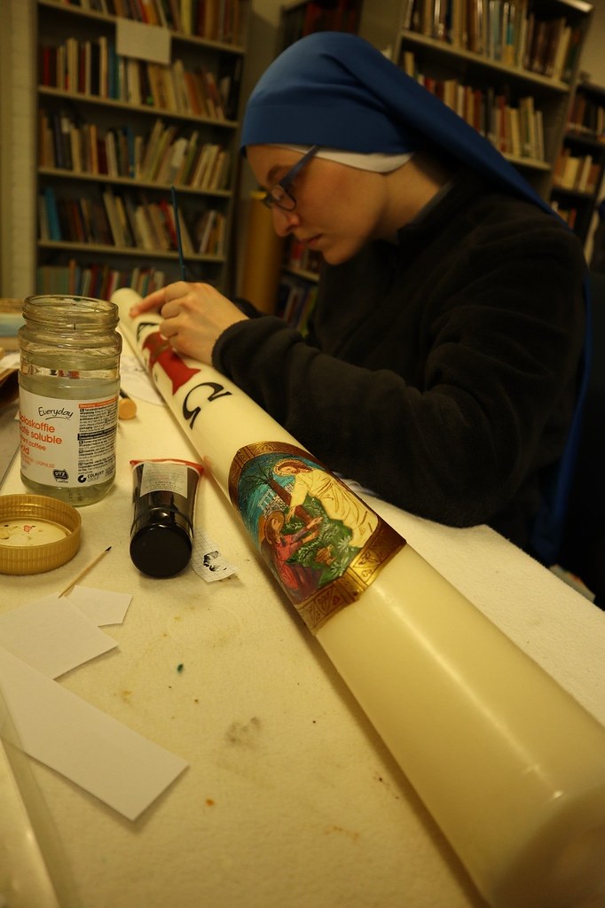 Holanda - Preparación del Cirio Pascual en el Monasterio Ecce Homo