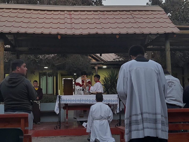 Chile - Jueves Santo en el Hogar Sagrado Corazón de Jesús